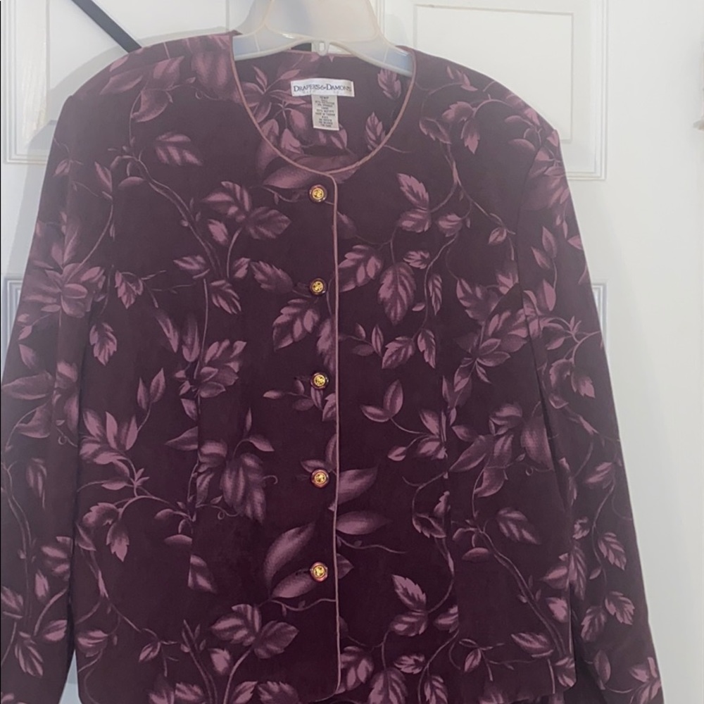 Skirt with matching jacket. Size 18WP